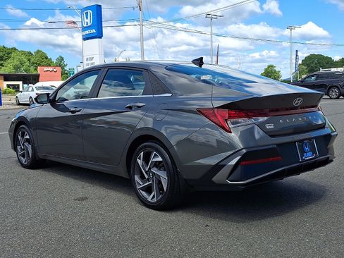 Used 2025 Hyundai Elantra SEL FWD image 6