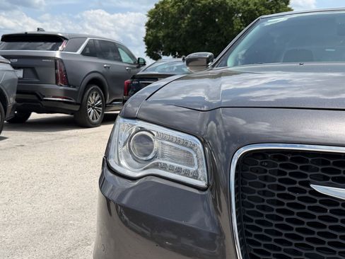 Used 2015 Chrysler 300 Limited w/ 300 Premium Group RWD image 6