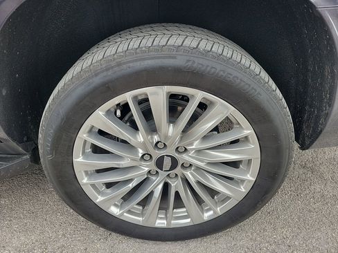 Used 2025 Cadillac Escalade Premium Luxury image 19