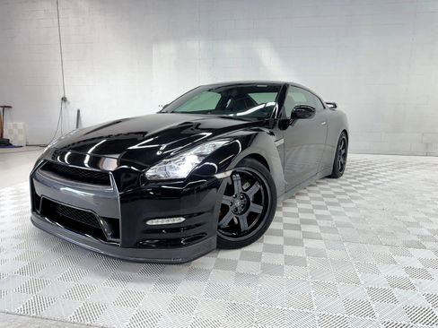 Used 2013 Nissan GT-R Premium image 40
