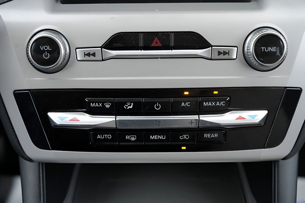 Used 2023 Ford Explorer 4WD image 35