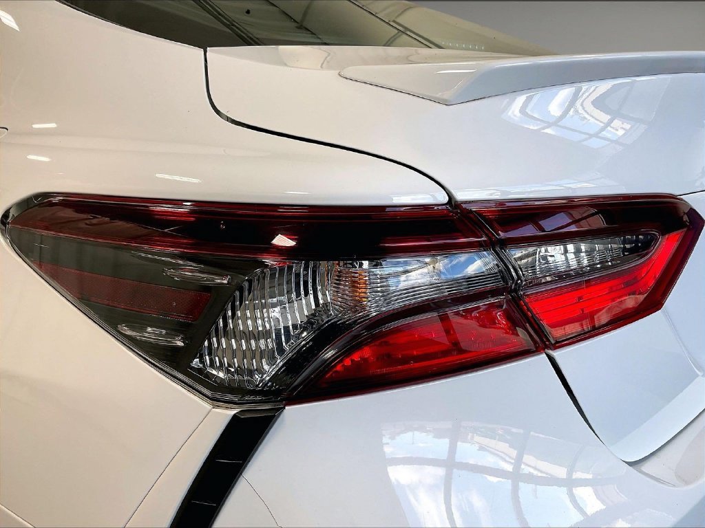 Used 2021 Toyota Camry SE w/ Cold Weather Package FWD image 33