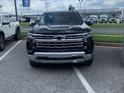 Used 2025 Chevrolet Silverado 1500 LTZ w/ LTZ Premium Package AWD/4WD image 2