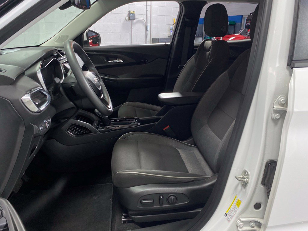 Used 2021 Chevrolet TrailBlazer LT w/ Convenience Package FWD image 18