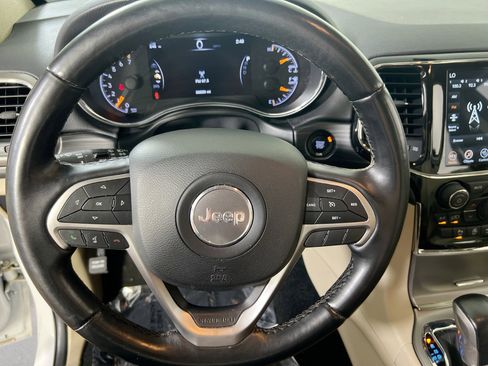 Used 2022 Jeep Grand Cherokee Laredo E w/ Security & Convenience Group image 11