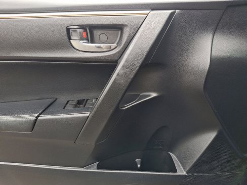 Used 2014 Toyota Corolla S FWD image 13