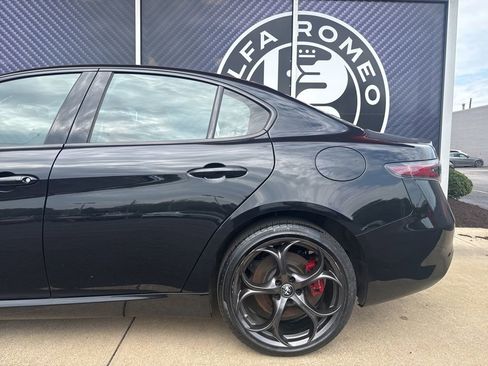 Used 2024 Alfa Romeo Giulia Ti w/ Performance Driving Package AWD/4WD image 18