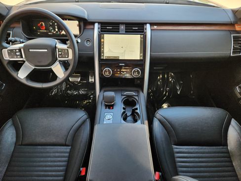 Used 2025 Land Rover Discovery Dynamic SE AWD/4WD image 29