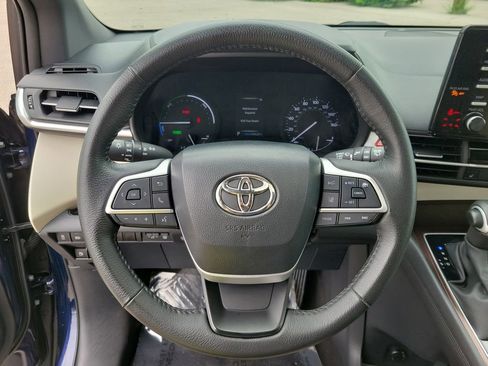 Used 2023 Toyota Sienna XLE AWD/4WD image 24