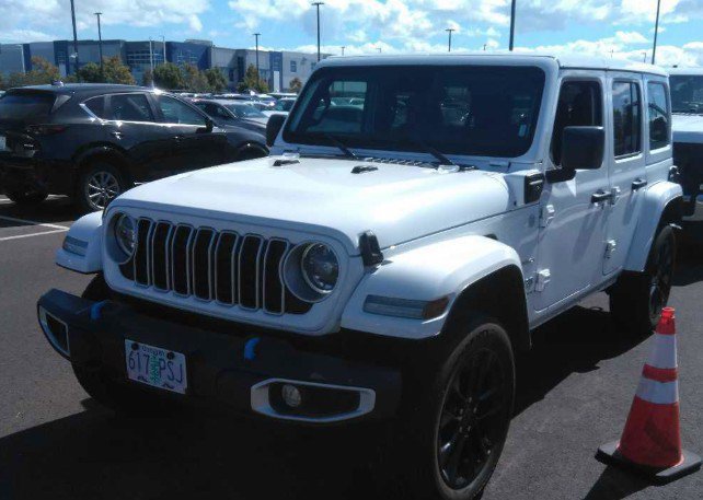 Used 2024 Jeep Wrangler Unlimited Sahara AWD/4WD image 1