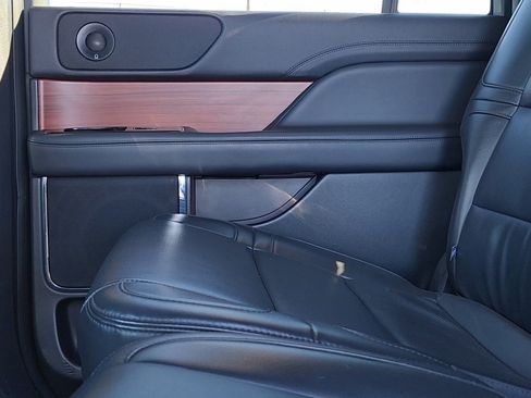 Used 2024 Lincoln Navigator L 4WD image 15