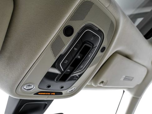 Used 2024 Bentley Bentayga AWD/4WD image 29