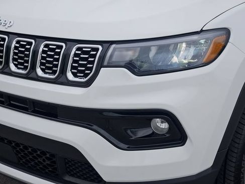 Used 2025 Jeep Compass Limited AWD/4WD image 9