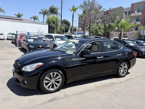 Used 2011 INFINITI M37 w/ Premium Pkg RWD image 4