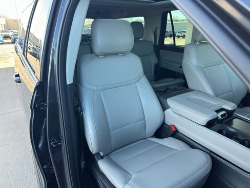 Used 2025 Ford Expedition Max Active image 32