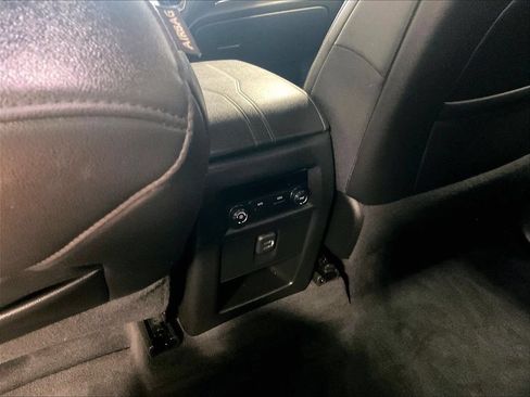 Used 2023 Chevrolet Traverse LT AWD/4WD image 27