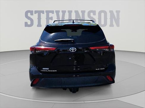Certified 2020 Toyota Highlander XLE AWD/4WD image 4