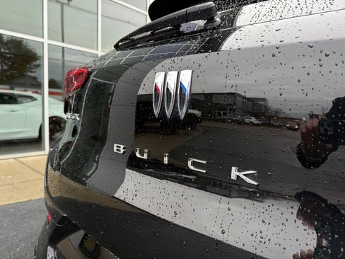 Used 2024 Buick Encore GX Sport Touring image 10