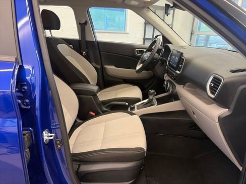 Used 2025 Hyundai Venue SEL image 41