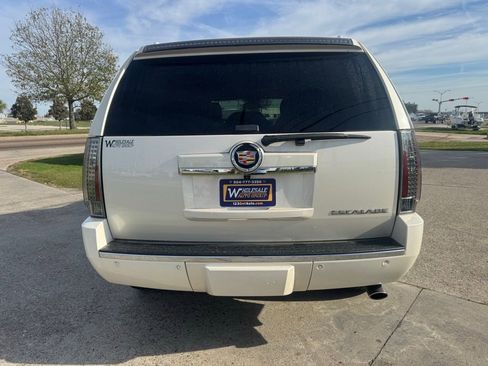 Used 2013 Cadillac Escalade Premium image 5