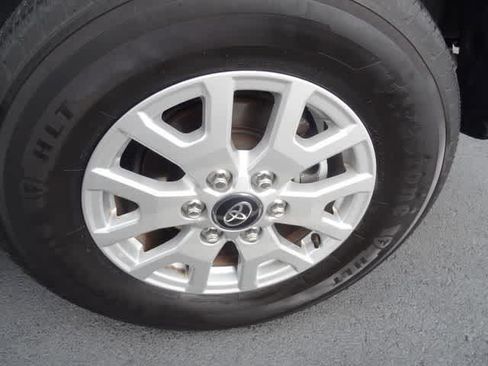 Used 2024 Toyota Tacoma SR5 AWD/4WD image 16
