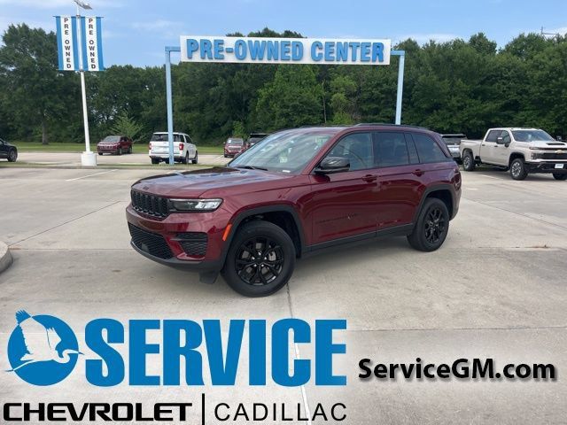Used 2025 Jeep Grand Cherokee Altitude AWD/4WD image 1