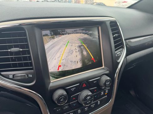 Used 2016 Jeep Grand Cherokee Laredo 75th Anniversary image 19