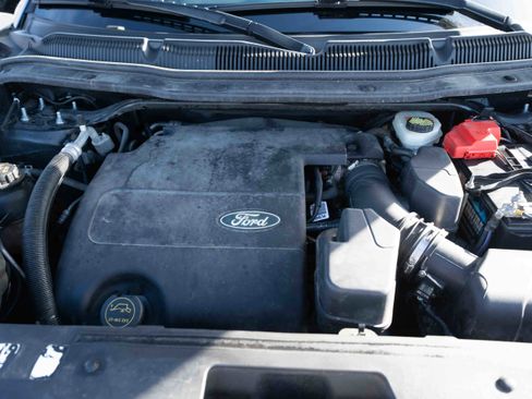 Used 2015 Ford Explorer XLT w/ Equipment Group 202A image 32