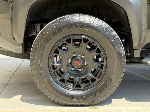 Used 2025 Toyota 4Runner TRD Off-Road Premium AWD/4WD image 17