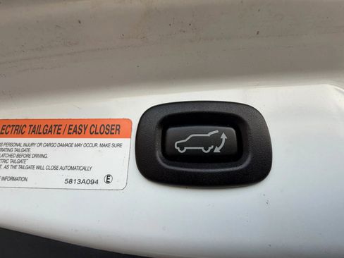 Used 2015 Mitsubishi Outlander SE image 12