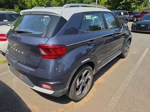 Used 2022 Hyundai Venue Limited FWD image 3