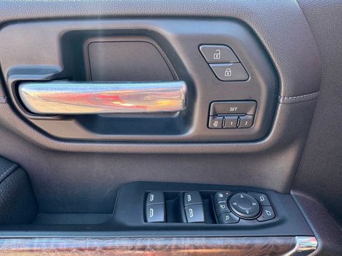 Used 2022 GMC Sierra 2500 Denali w/ Denali Ultimate Package AWD/4WD image 23