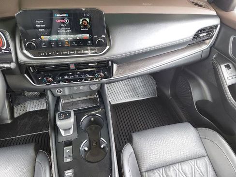 Certified 2023 Nissan Rogue Platinum w/ Platinum Premium Package FWD image 18