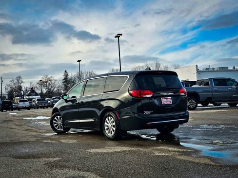 Used 2018 Chrysler Pacifica Touring Plus image 6