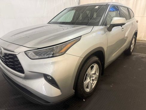 Used 2023 Toyota Highlander LE image 6