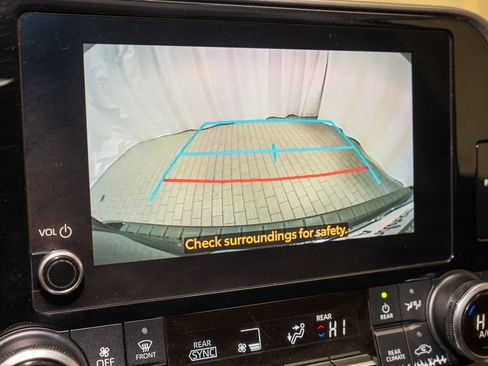 Used 2023 Toyota Highlander LE image 15