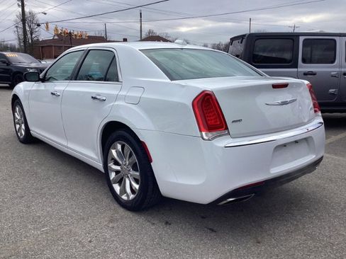 Used 2019 Chrysler 300 Limited image 4