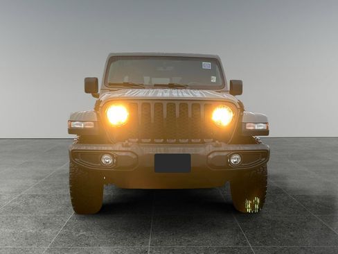 Used 2021 Jeep Gladiator Willys image 2