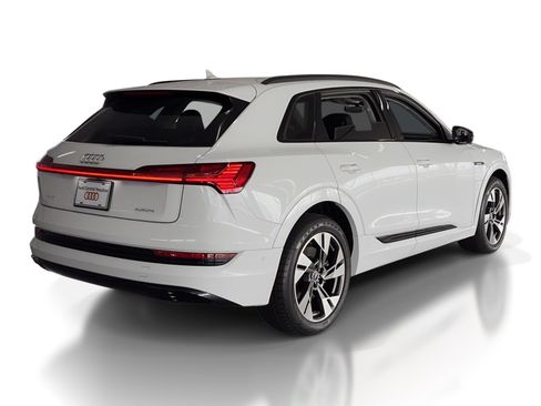 Used 2022 Audi e-tron Premium w/ Convenience Plus Package image 9