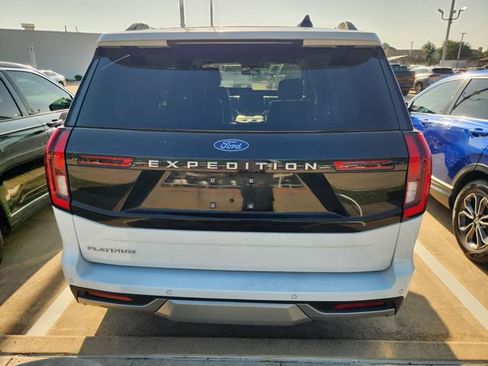 Used 2025 Ford Expedition Platinum AWD/4WD image 5