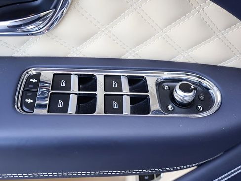 Used 2021 Bentley Bentayga image 14