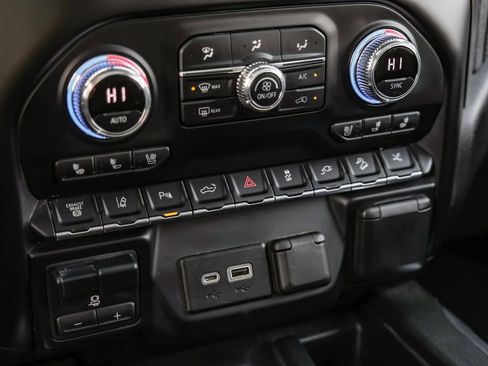 Used 2022 GMC Sierra 3500 Denali w/ Denali Black Diamond Edition image 36