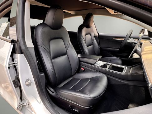 Used 2023 Tesla Model 3 Standard Range RWD image 17