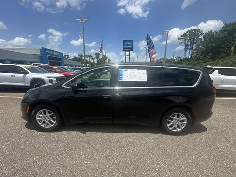 Used 2022 Chrysler Voyager LX FWD image 13
