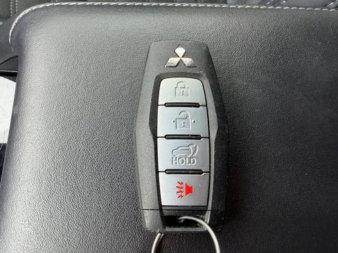 Used 2025 Mitsubishi Outlander SE FWD image 36