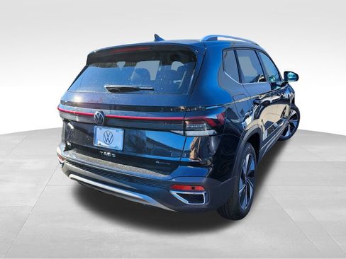 New 2026 Volkswagen Taos SE image 6