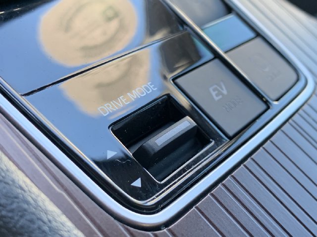 Certified 2024 Toyota Sienna XLE FWD image 28