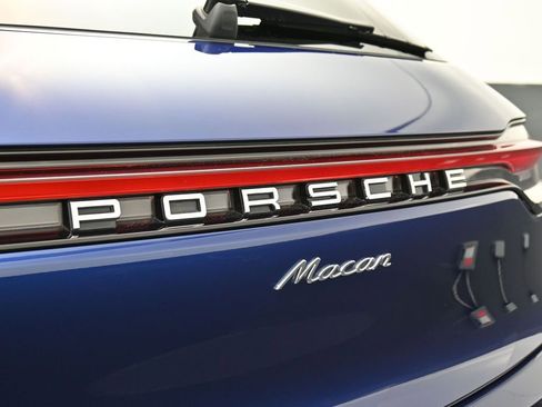 Certified 2025 Porsche Macan image 14