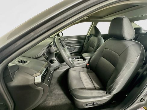 Used 2024 Nissan Altima 2.5 SV w/ SV Premium Package FWD image 13