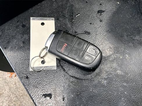 Used 2015 Jeep Grand Cherokee Laredo image 33